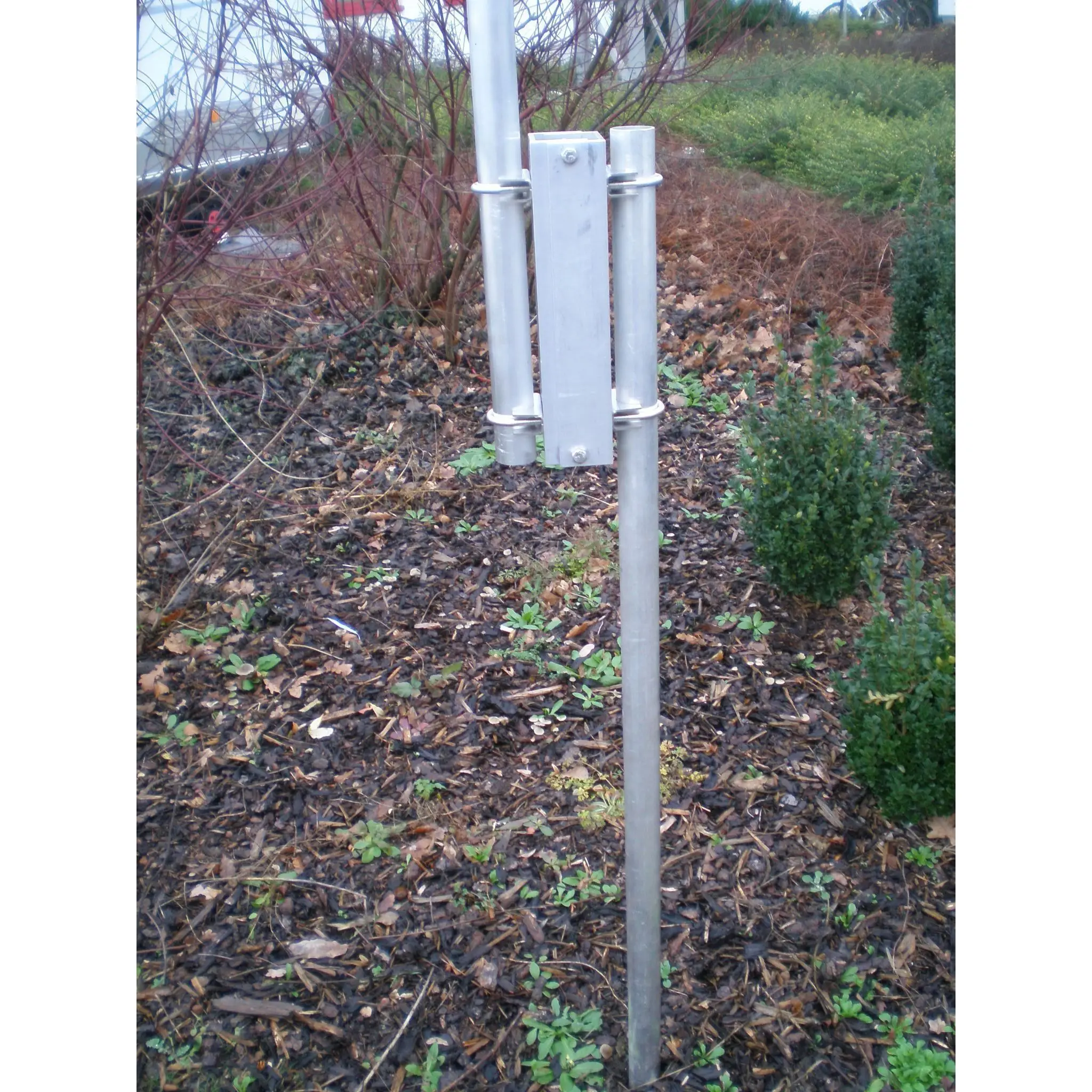 Base inclinabile per antenne verticali - immagine 2
