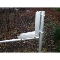 Base inclinabile per antenne verticali